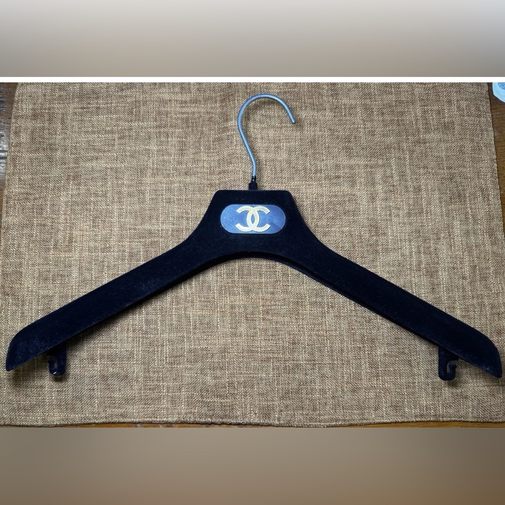 CHANEL Black Velvet Hangers 💫✨